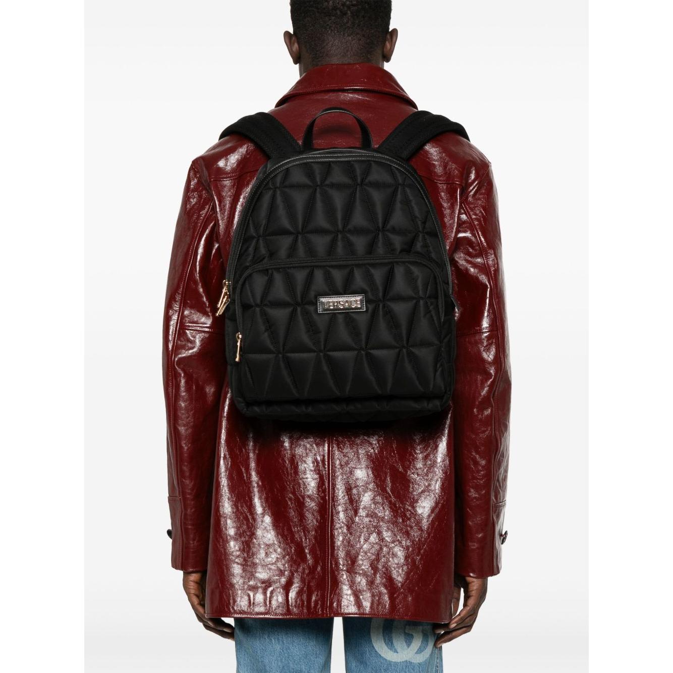 Front view with bag zipped and handles upright.