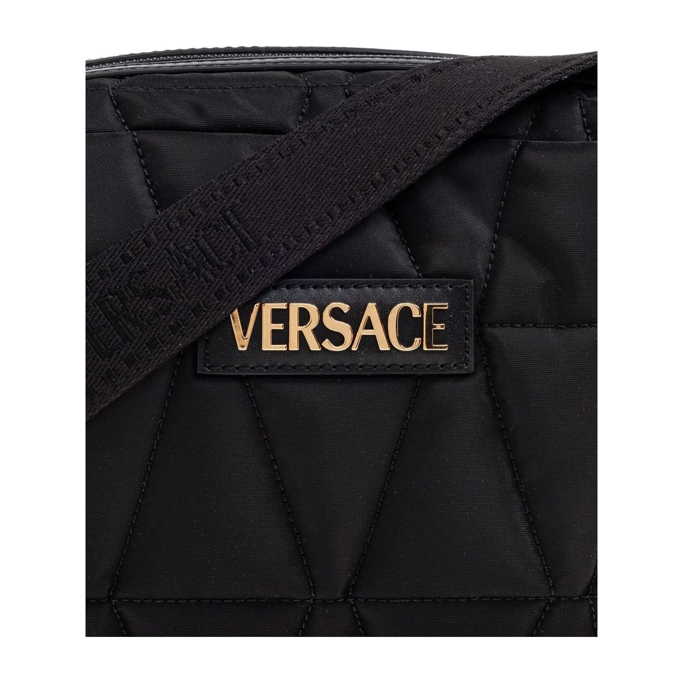 Front view with bag zipped and handles upright.