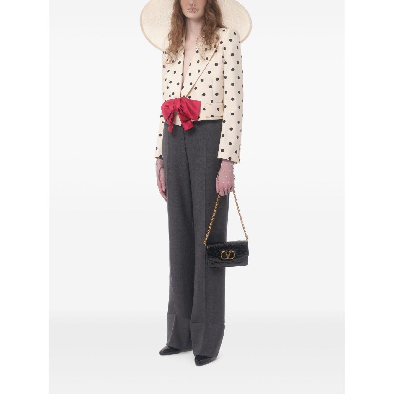 Front view with bag zipped and handles upright.