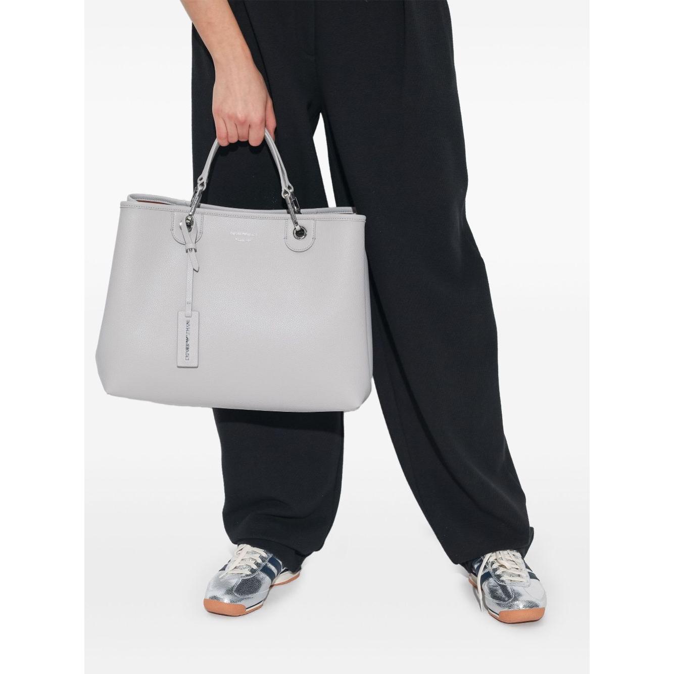 Front view with bag zipped and handles upright.