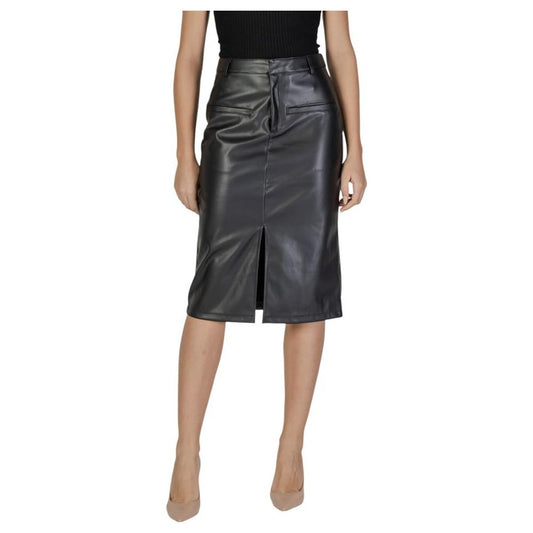 Vila Clothes black polyester skirt for women, fall/winter collection, featuring a sleek design and front slit for a stylish look.