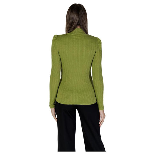 Back view of a woman wearing a B.Young green polyester top from the Fall/Winter collection, highlighting long sleeves and ribbed texture.