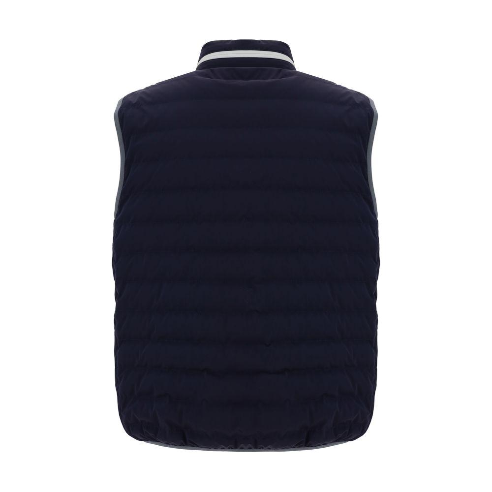 Front view with bag zipped and handles upright.