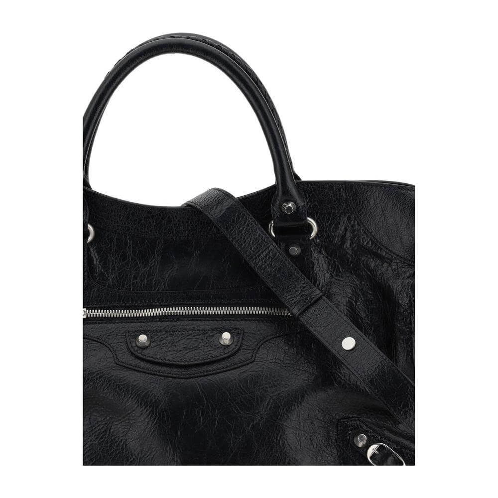Front view with bag zipped and handles upright.