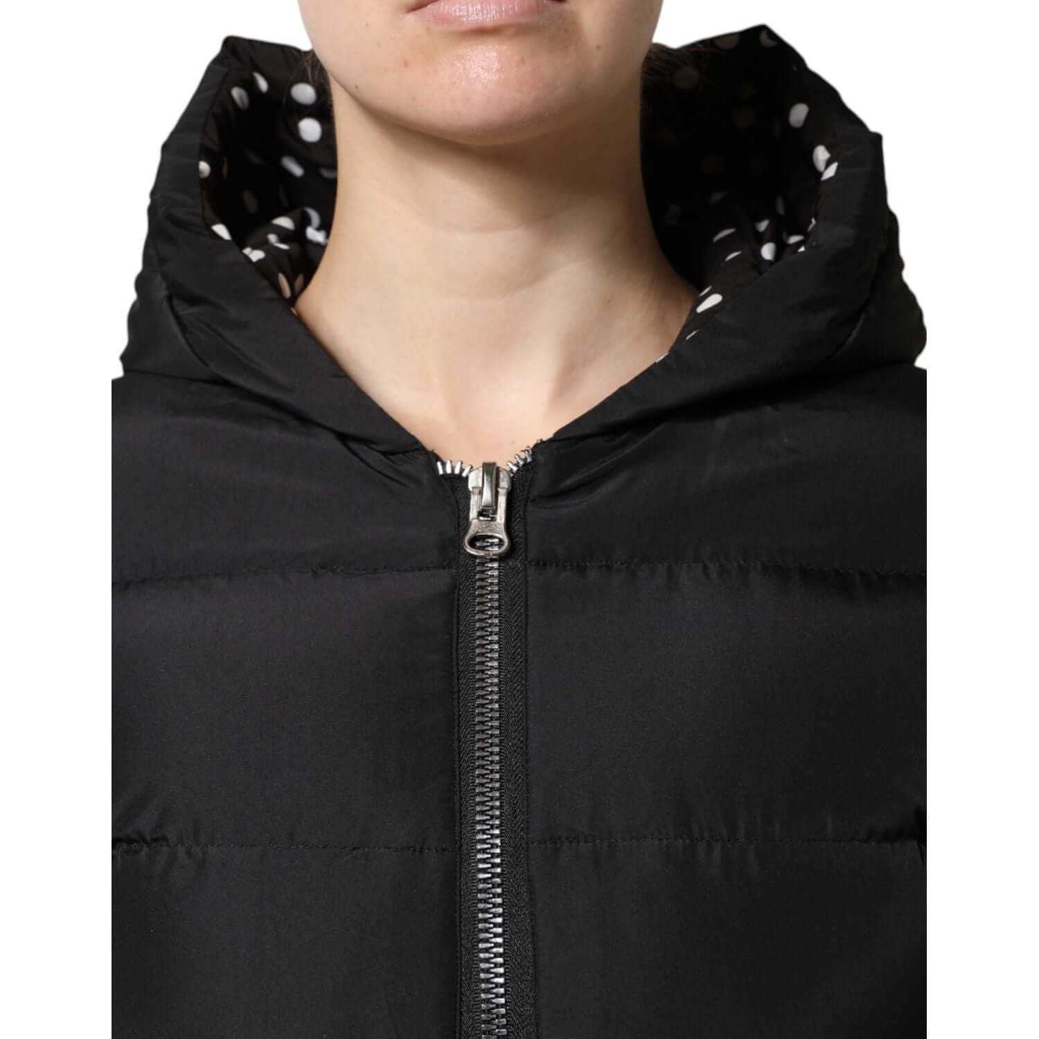 Front view with bag zipped and handles upright.