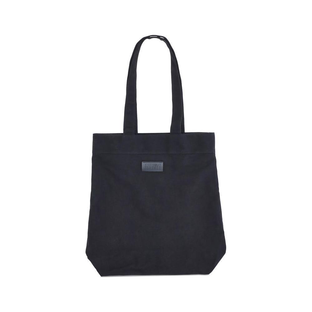 Front view with bag zipped and handles upright.