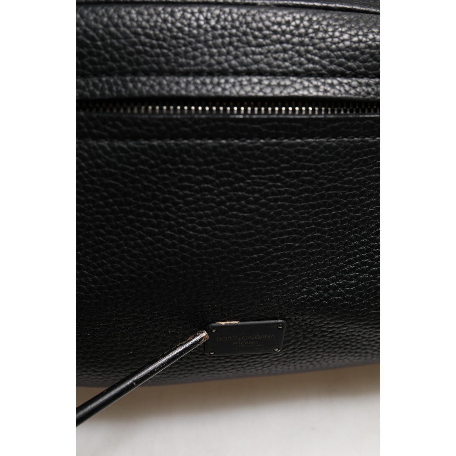Front view with bag zipped and handles upright.