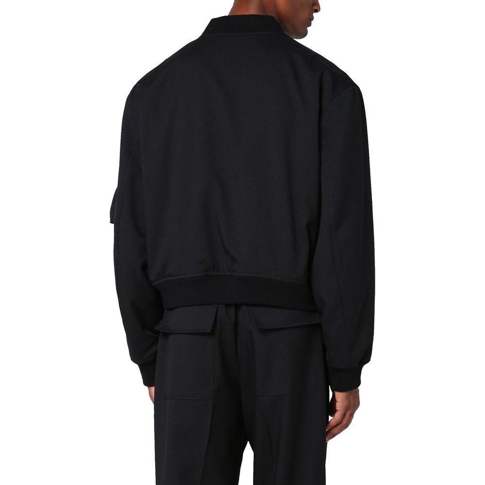 Front view with bag zipped and handles upright.