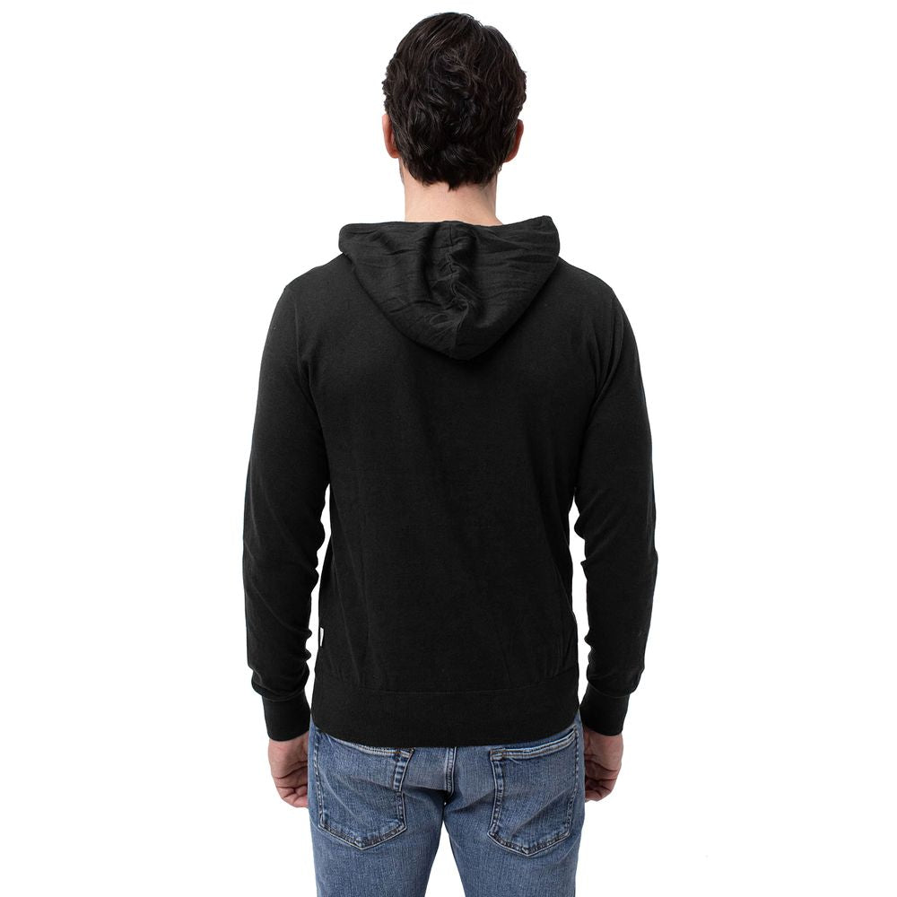 Front view with bag zipped and handles upright.