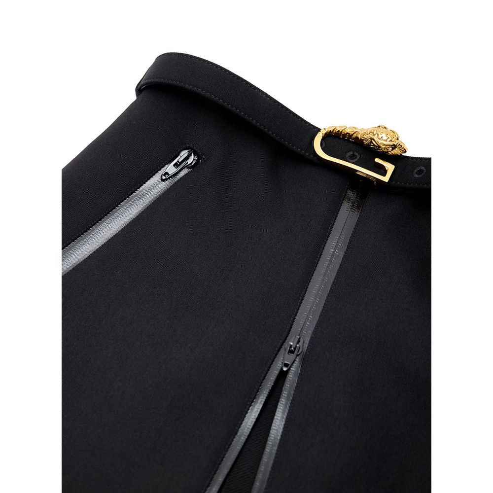 Front view with bag zipped and handles upright.