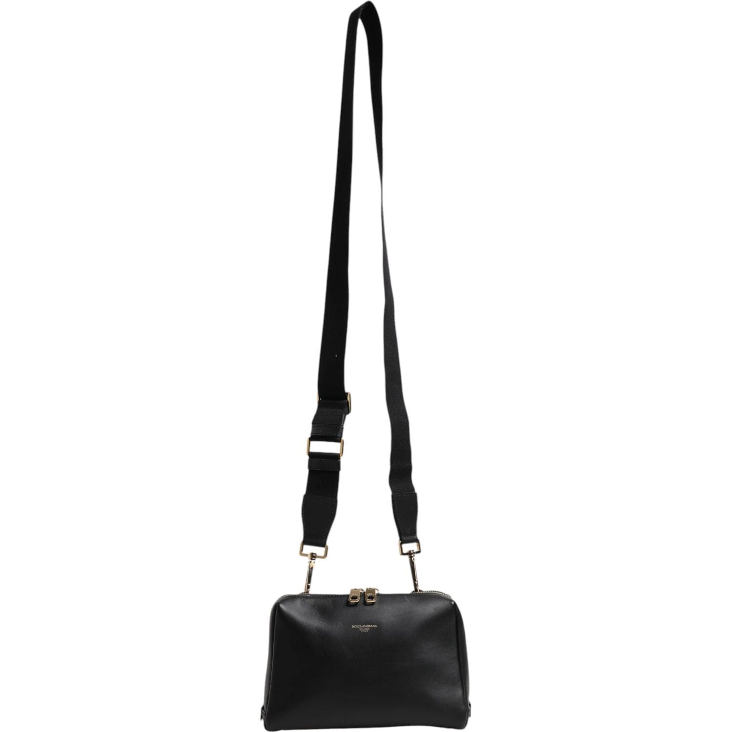 Front view with bag zipped and handles upright.