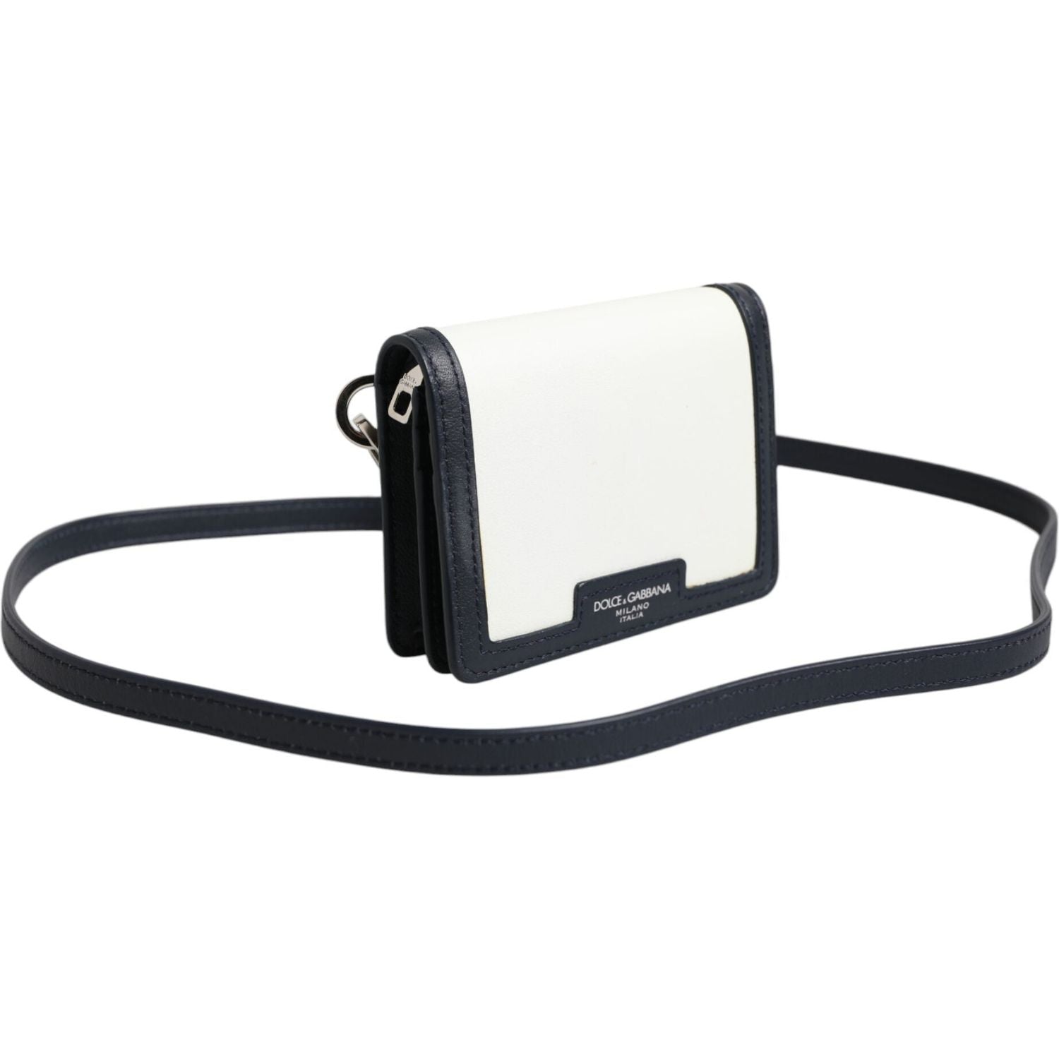 Front view with bag zipped and handles upright.