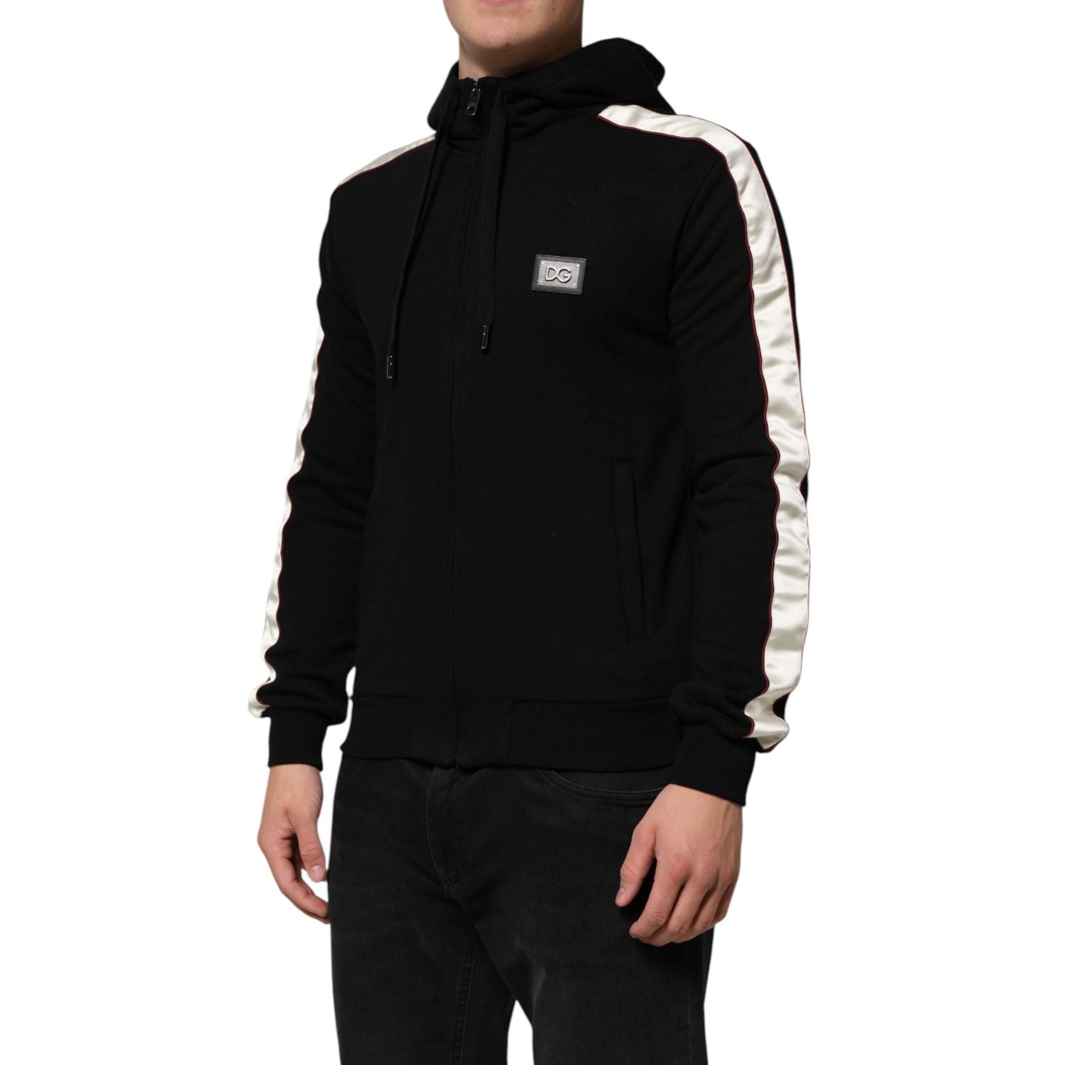 Front view with bag zipped and handles upright.